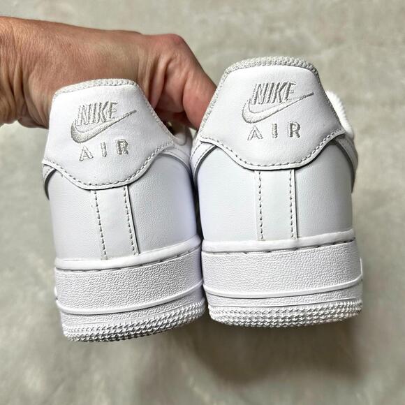 Nike Air Force 1 Low 07 Triple White Leather Sneakers Mens 8 - Picture 5 of 9